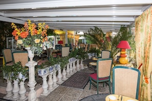 Food-Court