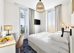 Premium bedding, in-room safe, individually decorated, desk - Hôtel de l'Olivier (Cannes)