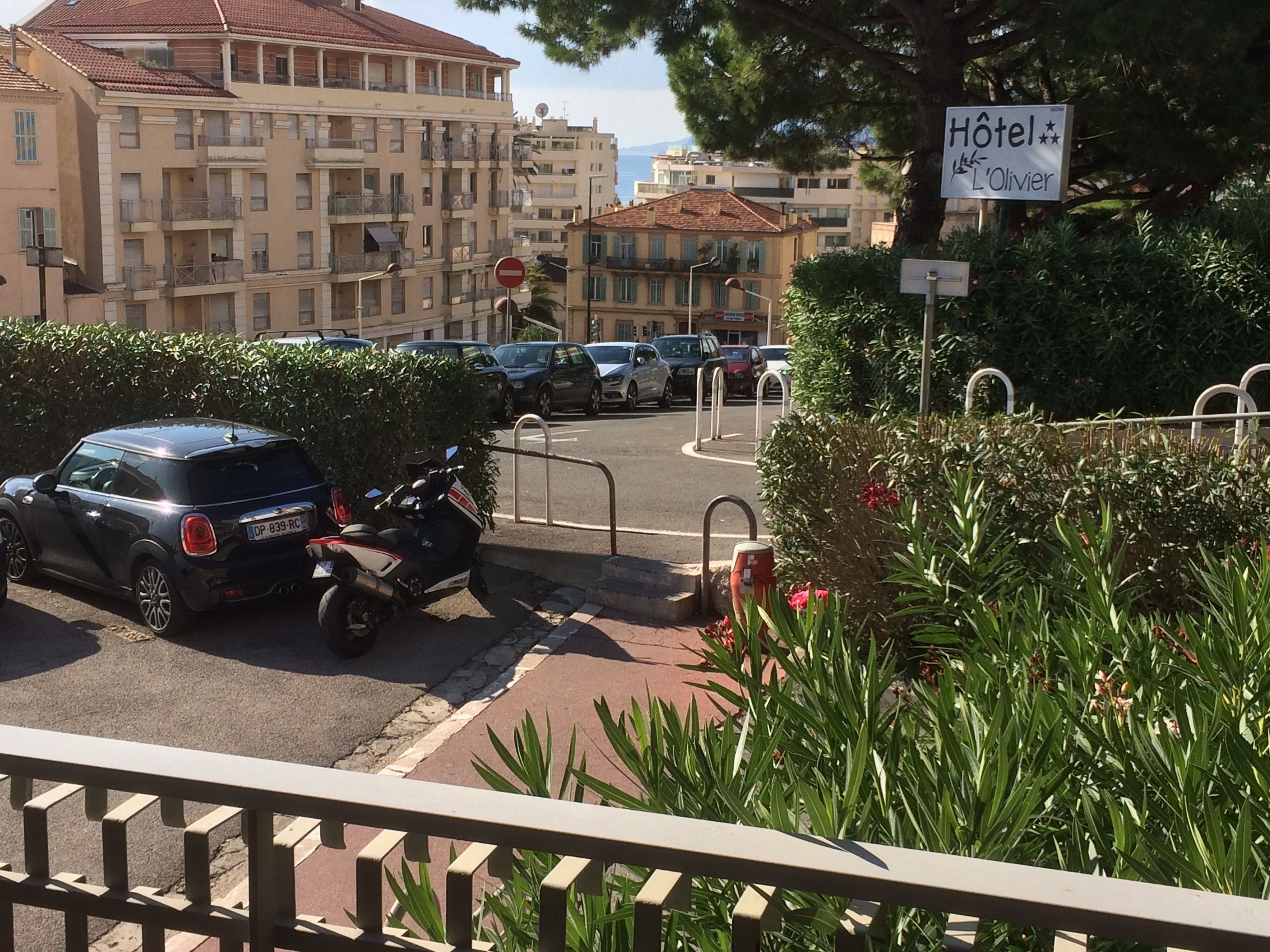 comfort apartment, 1 double bed with sofa bed, partial sea view (33 rue des suisses, 06400 cannes ) | balcony
