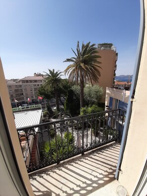 View from room - Hôtel de l'Olivier (Cannes)