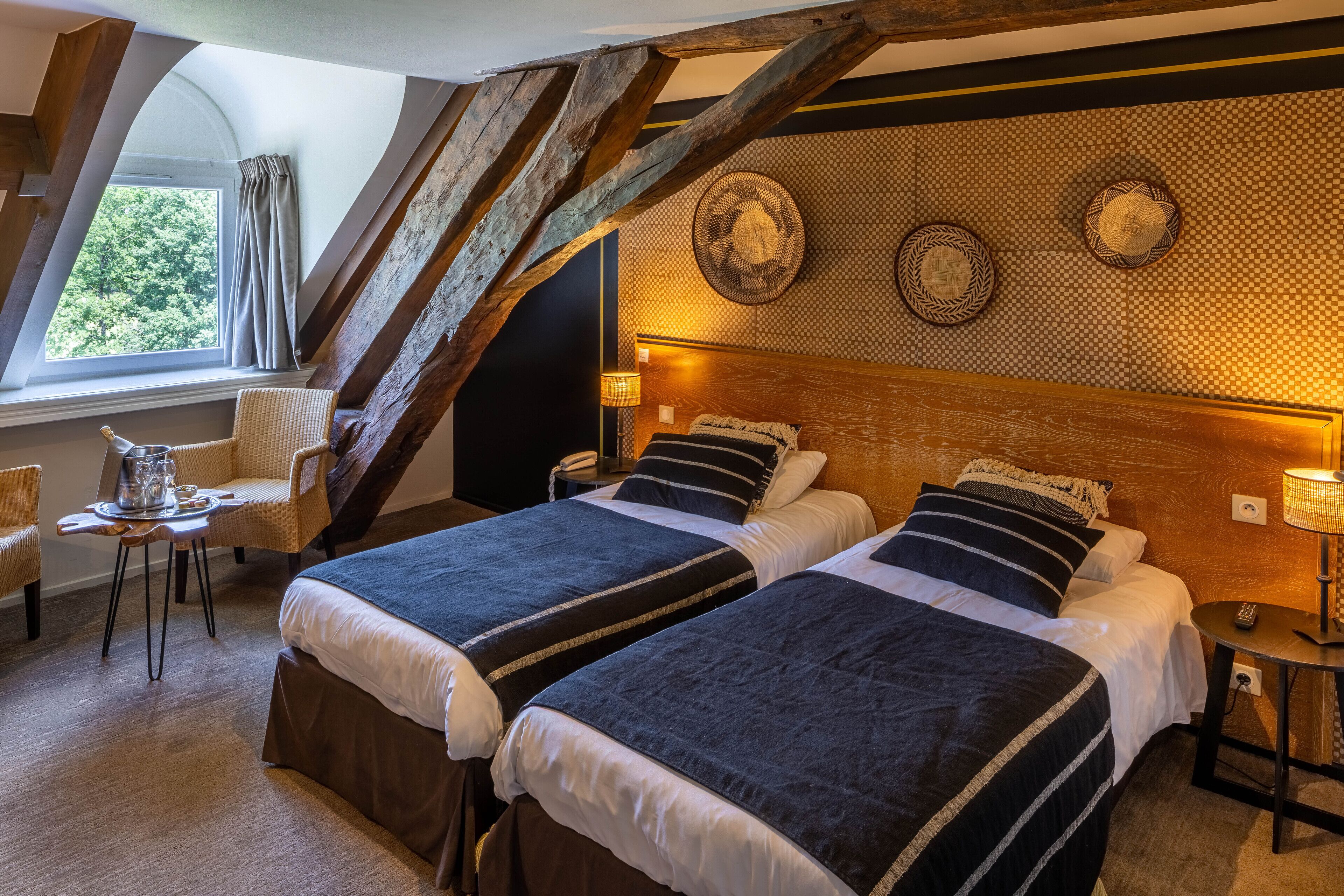 chambre tradition manoir | premium bedding, in-room safe, desk, soundproofing