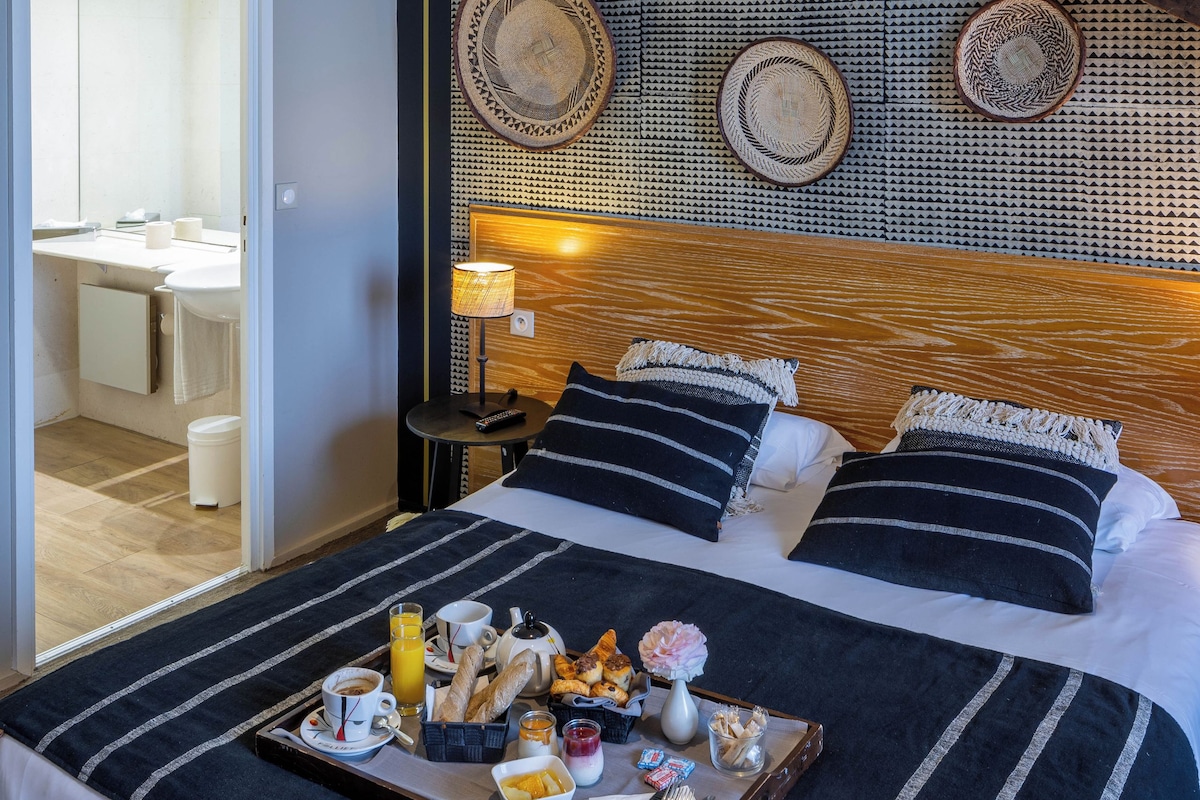 Premium bedding, in-room safe, desk, soundproofing