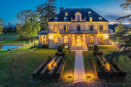 Enceinte de l’hébergement. Garrigae Manoir de Beauvoir