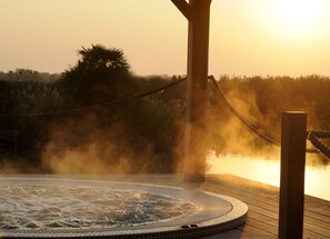 Outdoor spa tub