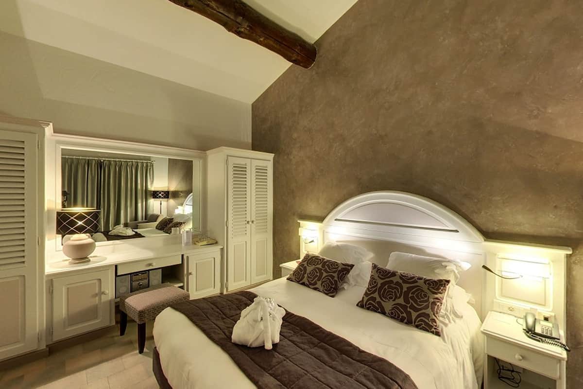 Ropa de cama de alta calidad y minibar