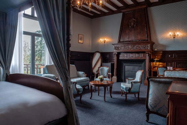 Suite junior | Minibar, caja de seguridad en la habitación y muebles diferentes