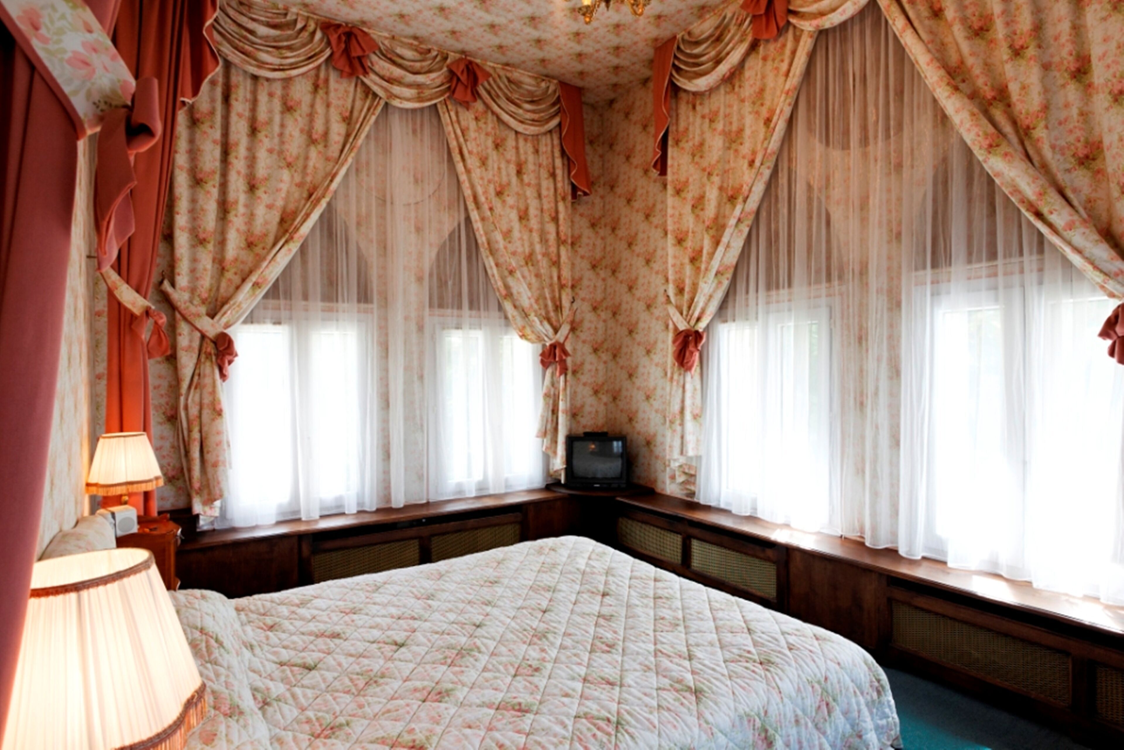 迷你吧、客房内保险箱、特色家居、办公桌