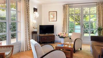 Suite (6, jardin PERPETUE) | Minibar, Zimmersafe, schallisolierte Zimmer, Bügeleisen/Bügelbrett