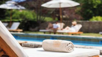 Seasonal outdoor pool, free cabanas, pool umbrellas