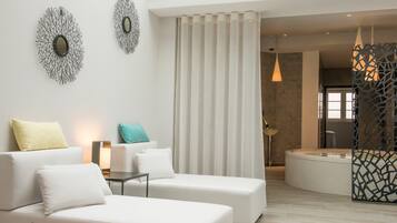 Couples treatment room(s), sauna, hot tub, steam room