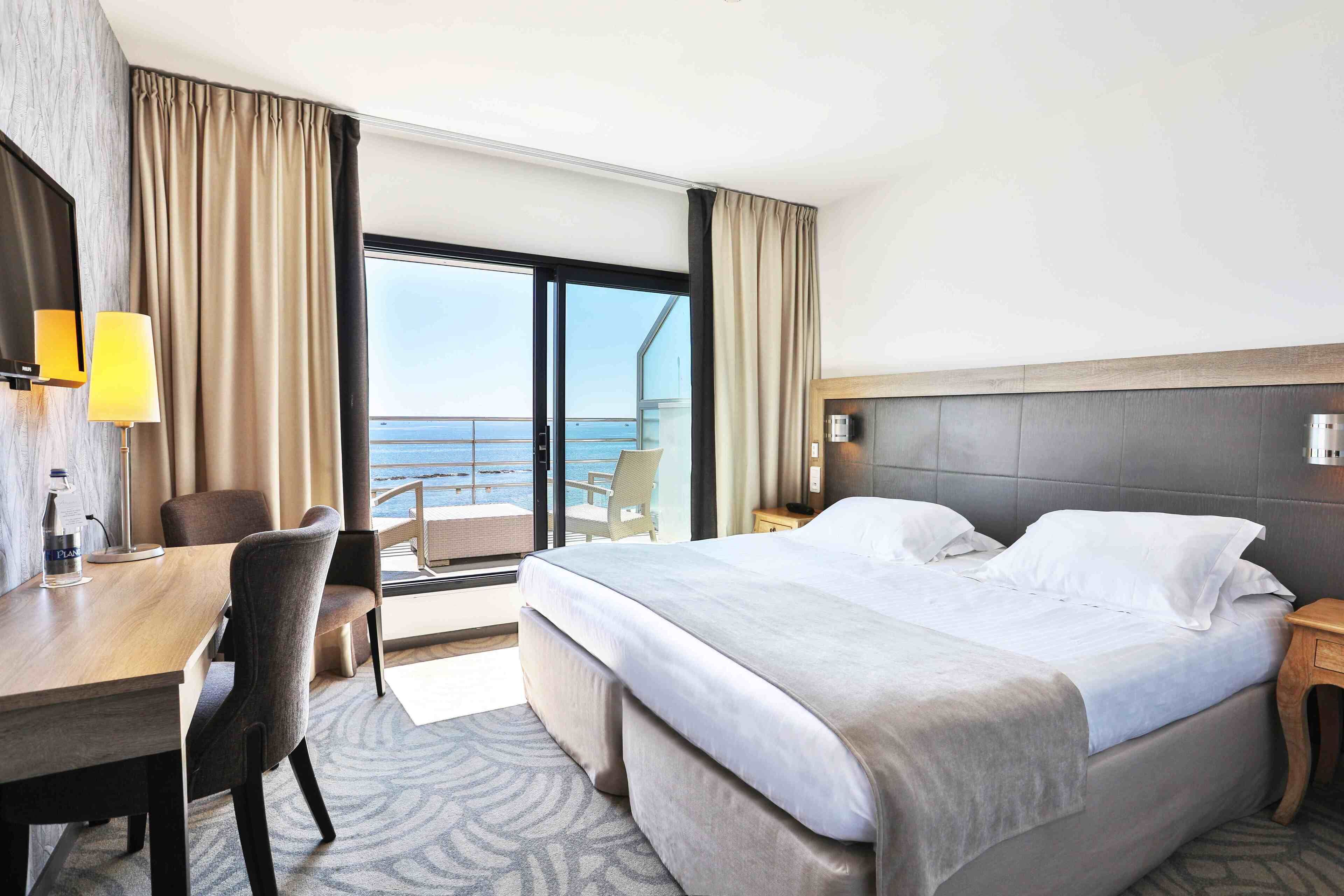superior double room, sea view | premium bedding, minibar, in-room safe, desk