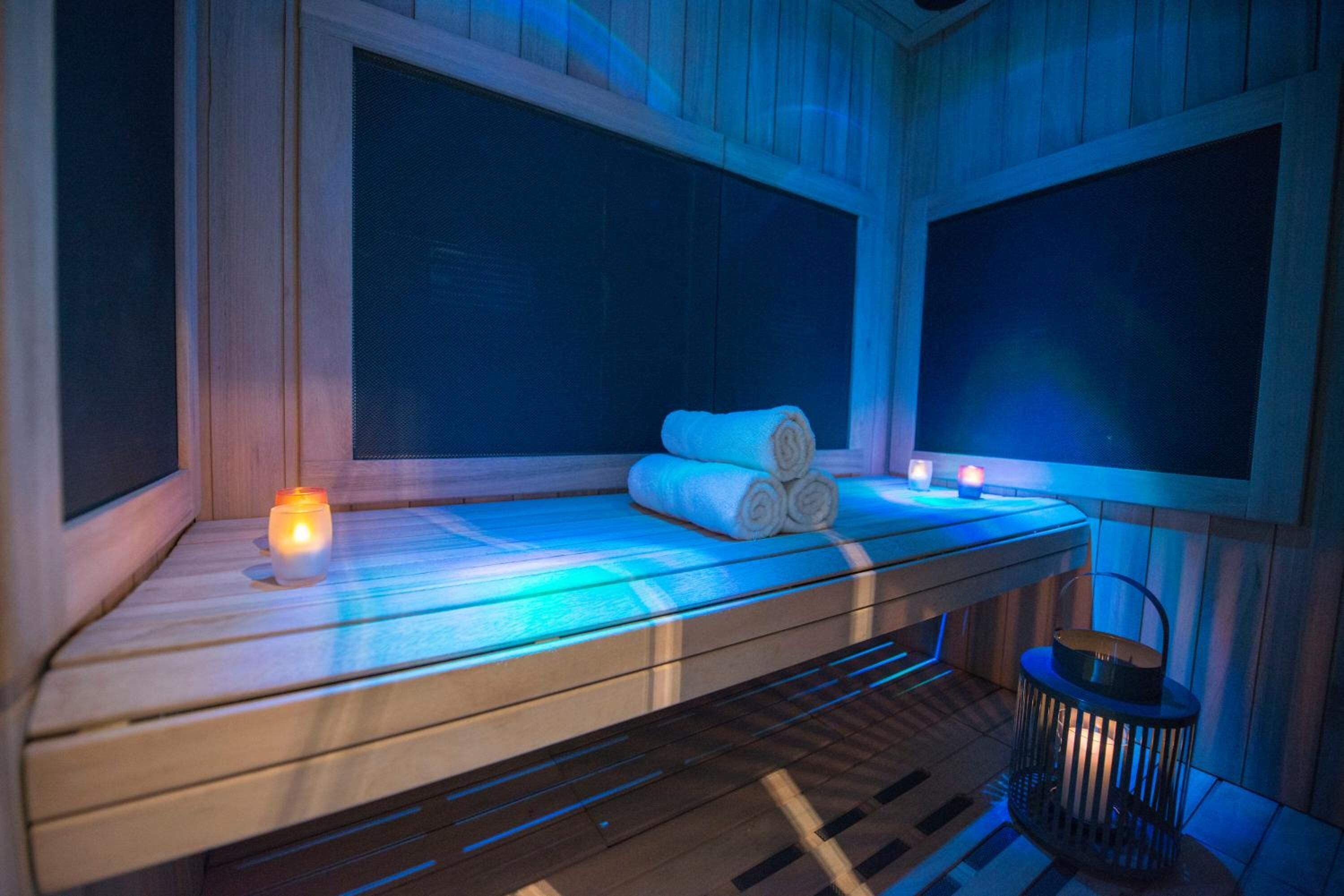 couples treatment room(s), sauna, hot tub, steam room