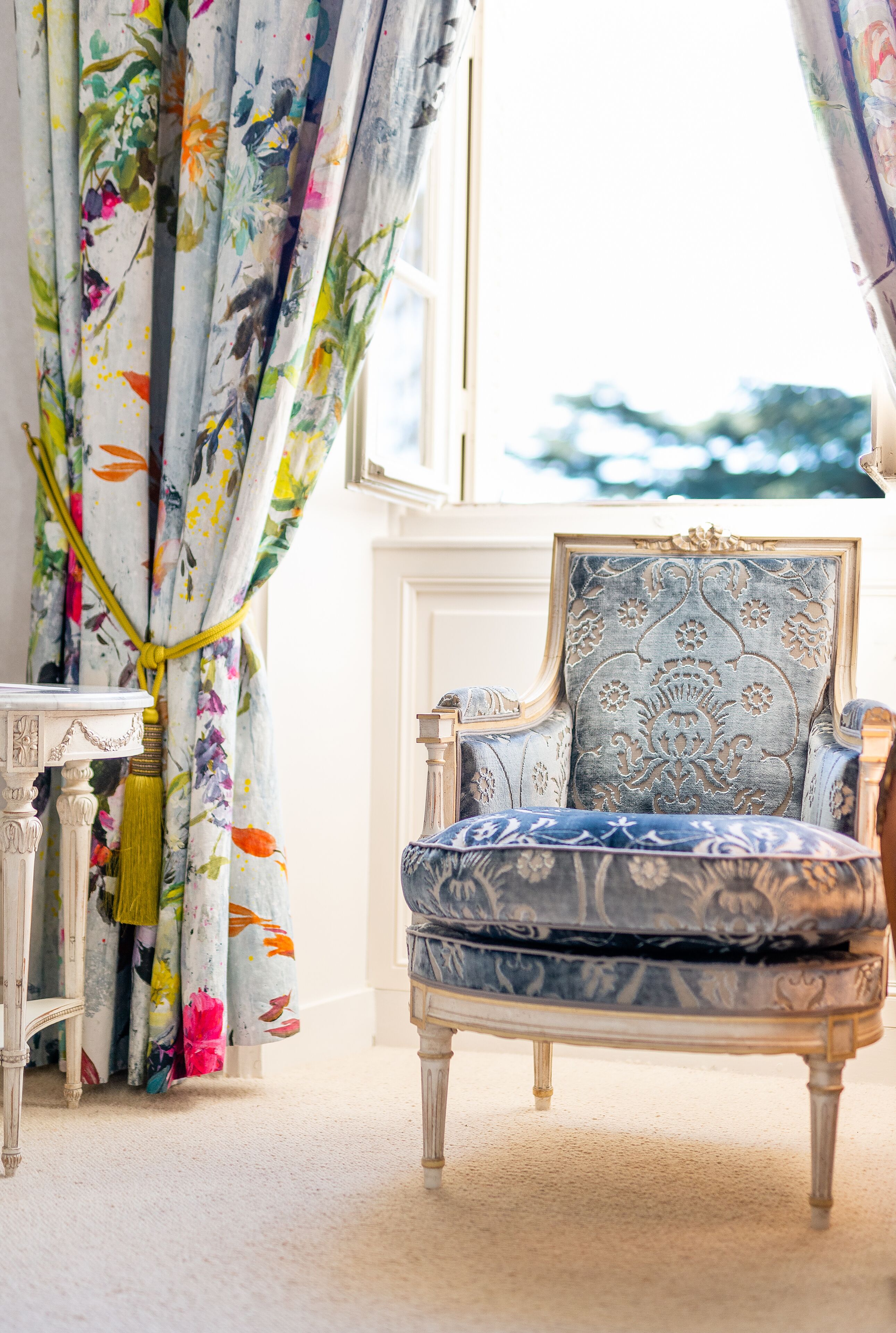 24-inch flat-screen tv with cable channels, tv