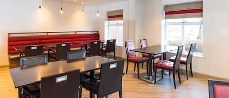 Colazione a buffet inclusa, servita tutte le mattine