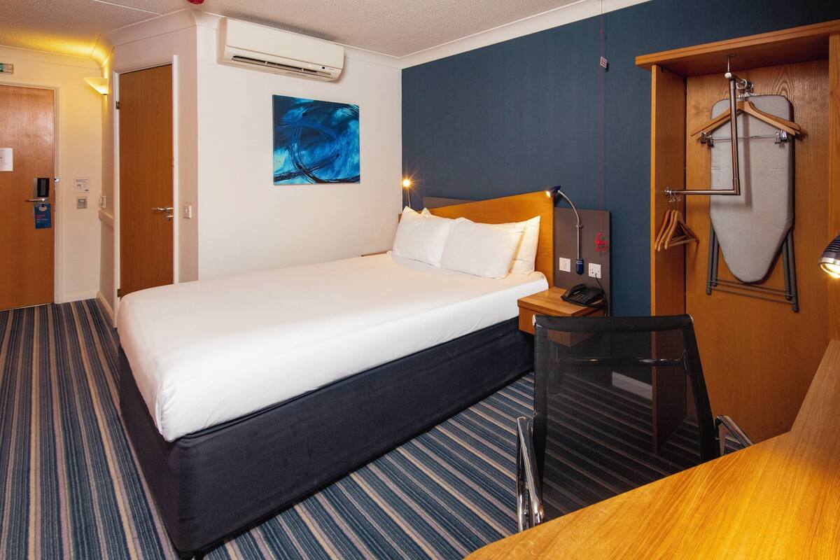 Standard Room, 1 Double Bed, Accessible (with Free Hot Breakfast)