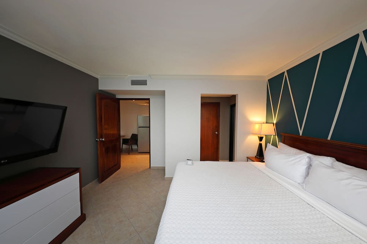 Standard Room, 1 King Bed