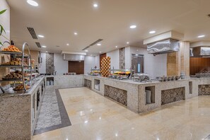 4 nhà hàng, phục vụ bữa sáng, bữa trưa, bữa tối, món Ý 