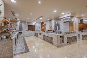 4 nhà hàng, phục vụ bữa sáng, bữa trưa, bữa tối, món Ý