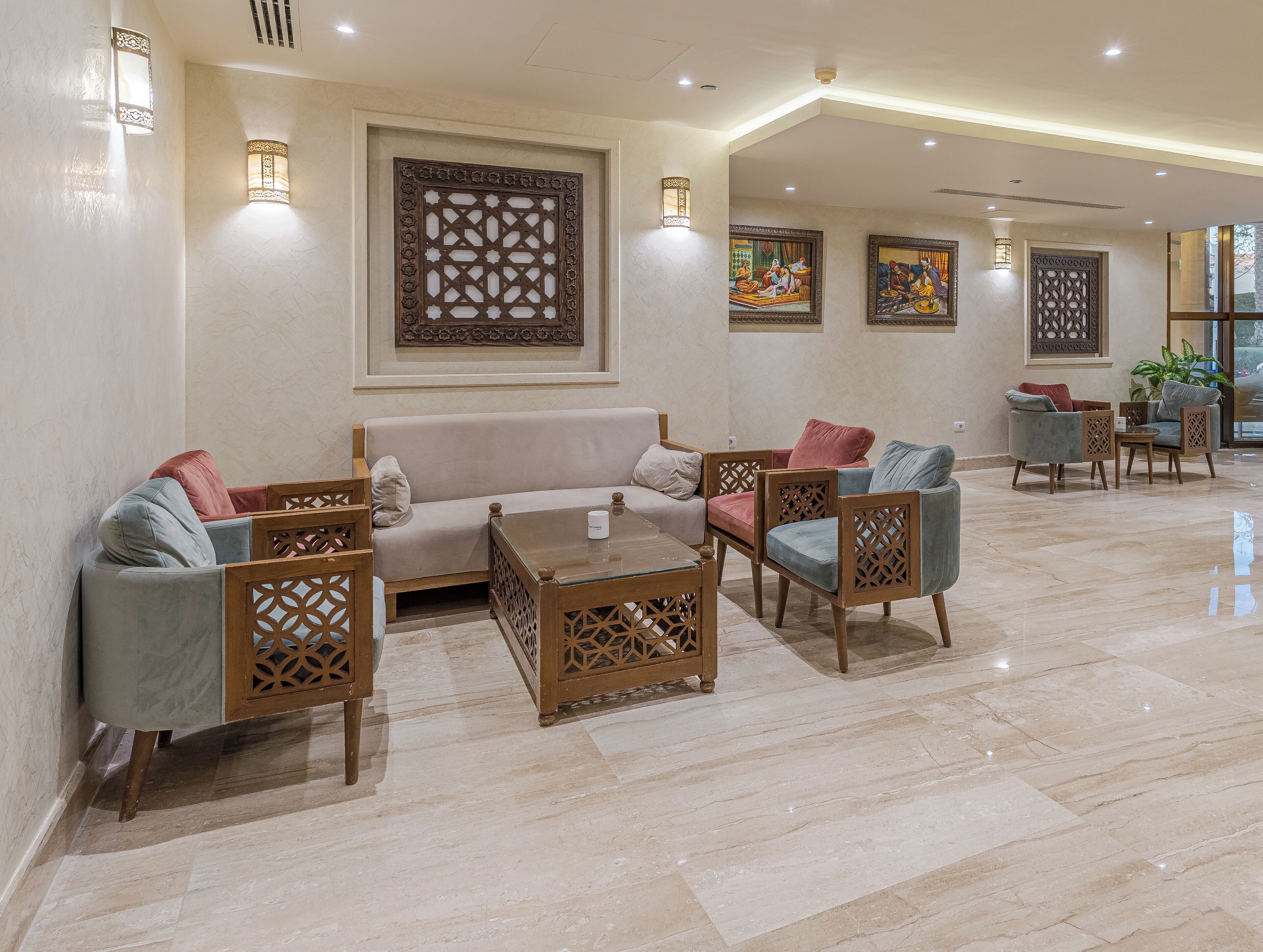 9 bars/lounges, 4 poolside bars, 2 beach bars, swim-up bar