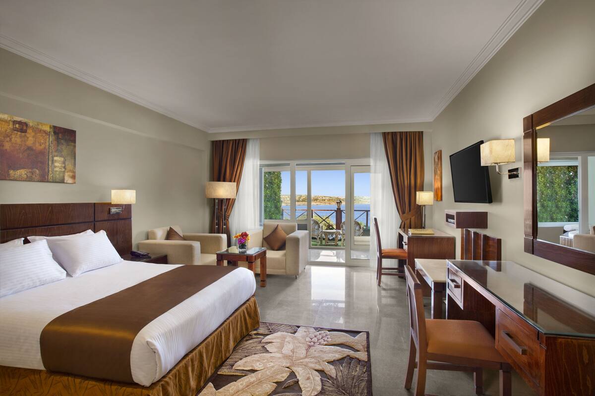 Egyptian cotton sheets, pillowtop beds, minibar, in-room safe