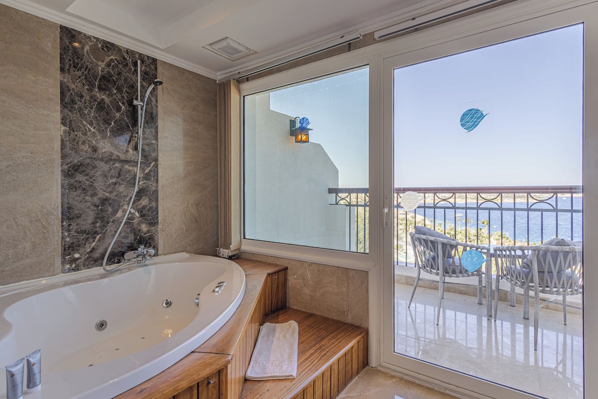 premium jacuzzi room sea view (adults only) | 3 bedrooms, egyptian cotton sheets, pillow-top beds, minibar