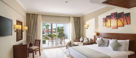 Family Suite | 3 bedrooms, Egyptian cotton sheets, pillowtop beds, minibar
