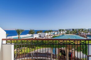 Family Suite | 1 bedroom, Egyptian cotton sheets, pillowtop beds, minibar