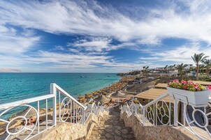 Playa privada y servicio gratuito de transporte a la playa