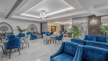 9 bars/lounges, 4 poolside bars, 2 beach bars, swim-up bar