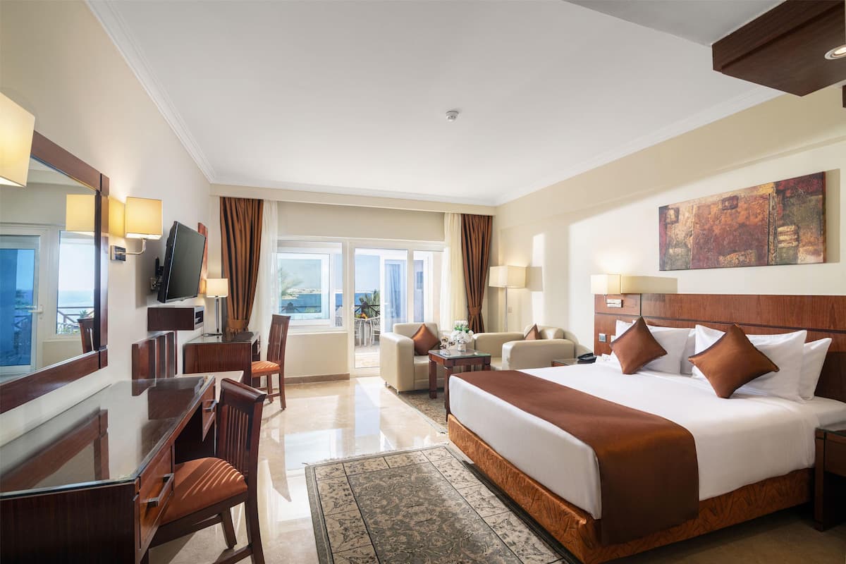 Premium Jacuzzi Room Sea View (Adults Only) | 3 chambres, draps en coton égyptien, lit avec matelas à plateau-coussin