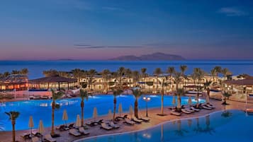 5 outdoor pools, open 8:00 AM to 6:00 PM, pool cabanas (surcharge)