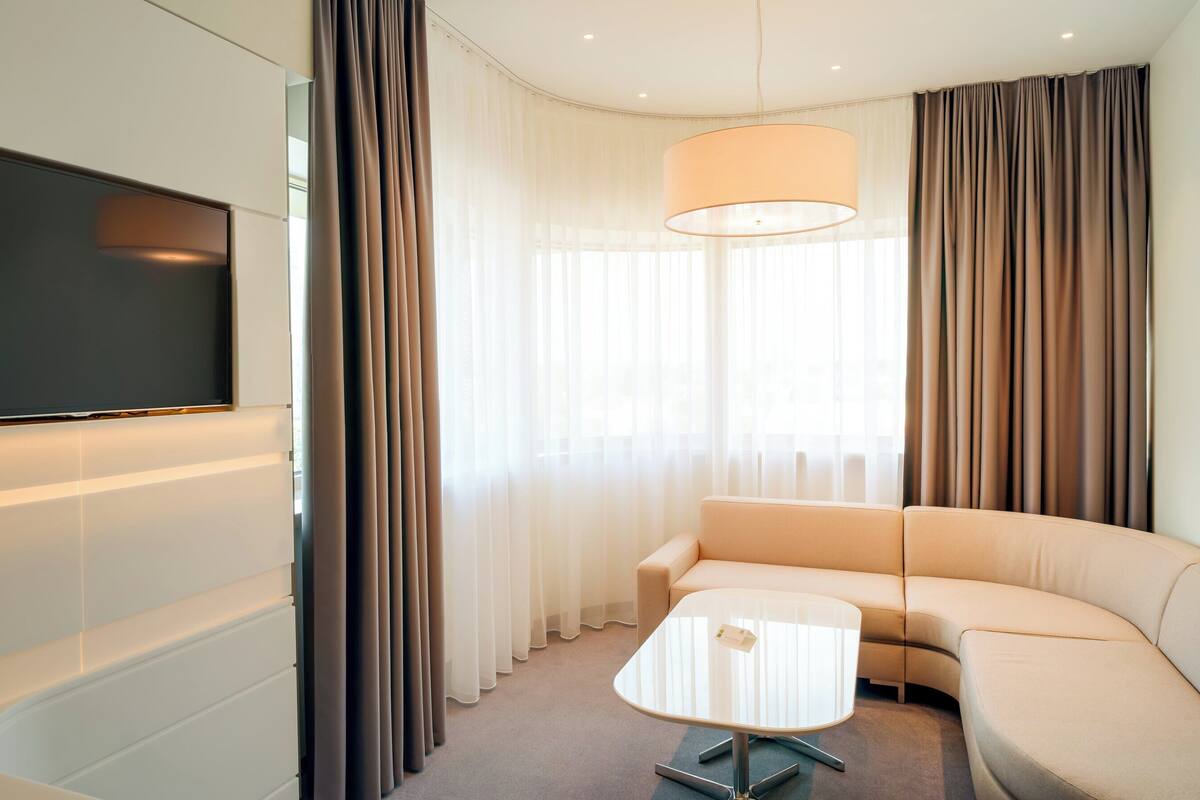 1 bedroom, premium bedding, minibar, desk