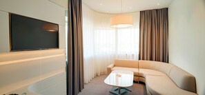 Premium bedding, minibar, desk, soundproofing