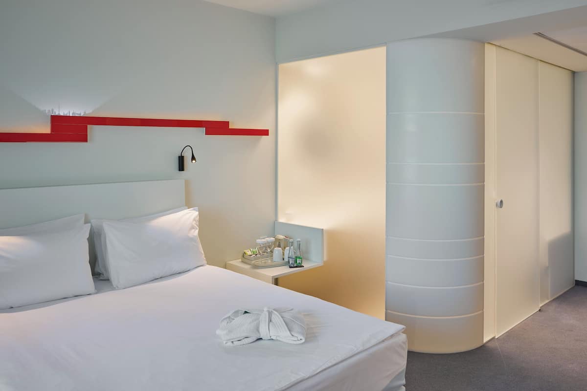 1 chambre, literie de qualité supérieure, minibar, bureau