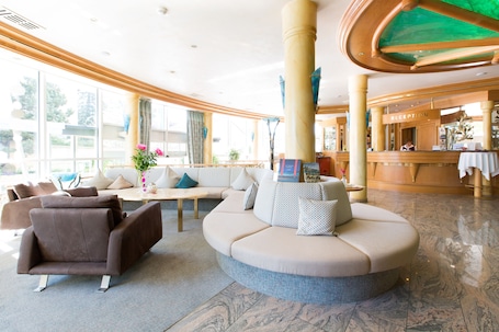 Lobby. Akzent Hotel Restaurant Altdorfer Hof