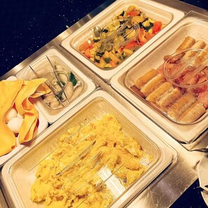 Frokostbuffé hver dag (mot et tillegg)