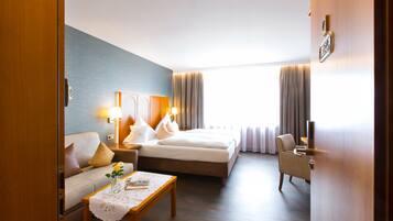 Premium kamer, niet-roken, allergievrij | Een minibar, een kluis op de kamer, individueel gedecoreerd