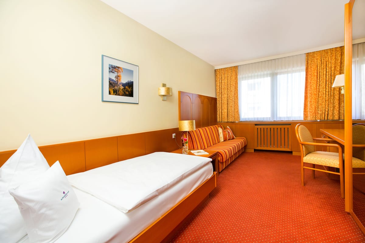 Superior Single Room | Minibar, in-room safe, desk, WiFi (free)
