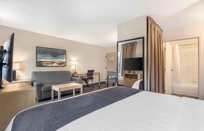 Desk, iron/ironing board, free WiFi, bed sheets - Extended Stay America Suites Carlsbad Village by the Sea (Carlsbad)