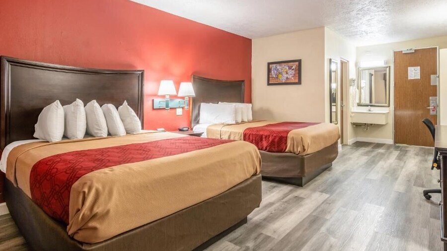 Perry Inn & Suites By Capital O National Fairground GA I 75