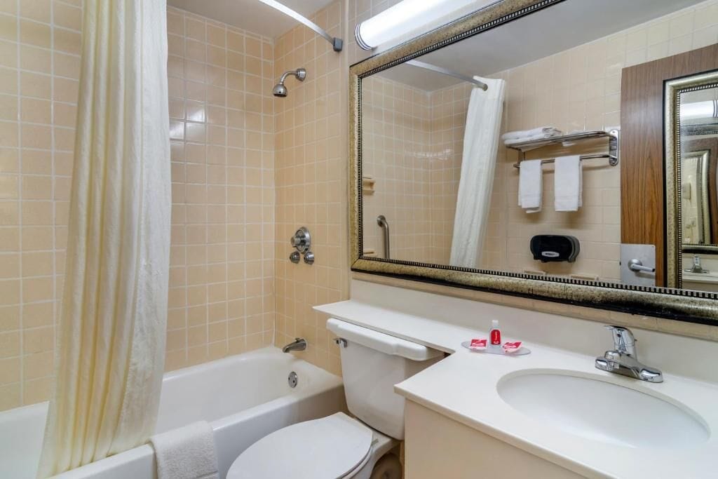Articles de toilette gratuits, sèche-cheveux, serviettes fournies