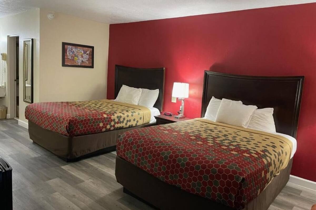 1 bedroom, desk, iron/ironing board, WiFi (free)