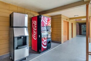 Vending machine - Perry Inn & Suites National Fairground I 75 (Perry)