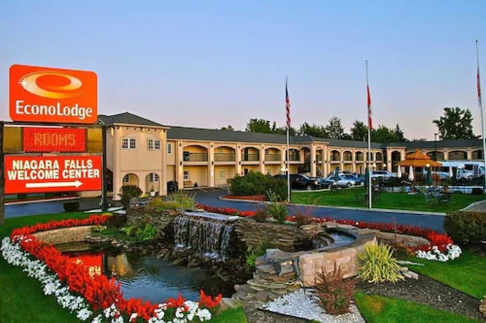 Econo Lodge At The Falls North