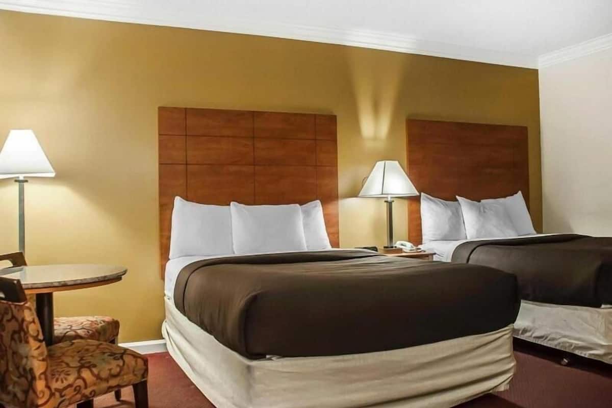 Premium bedding, in-room safe, desk, iron/ironing board