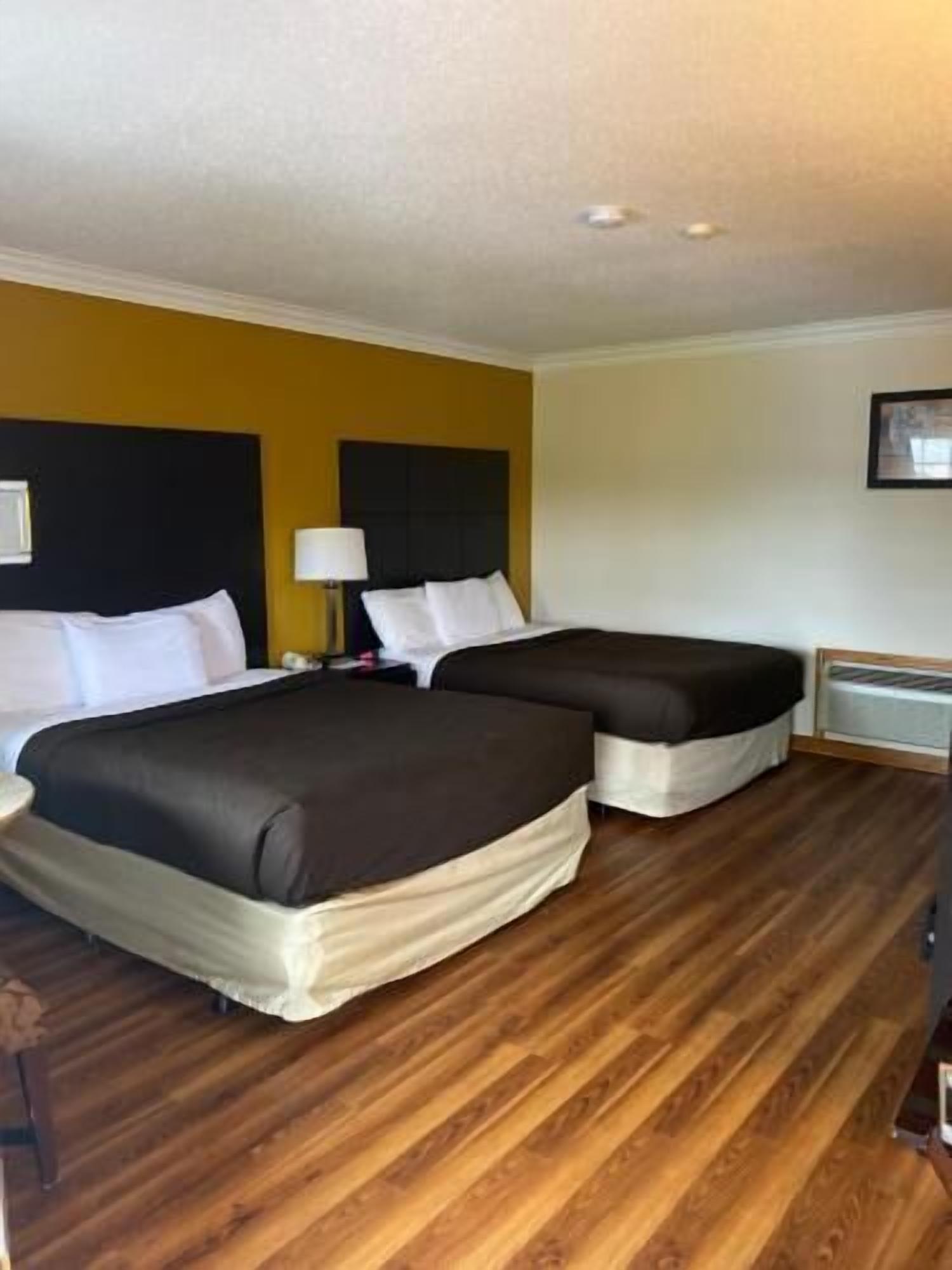 Premium bedding, in-room safe, desk, iron/ironing board