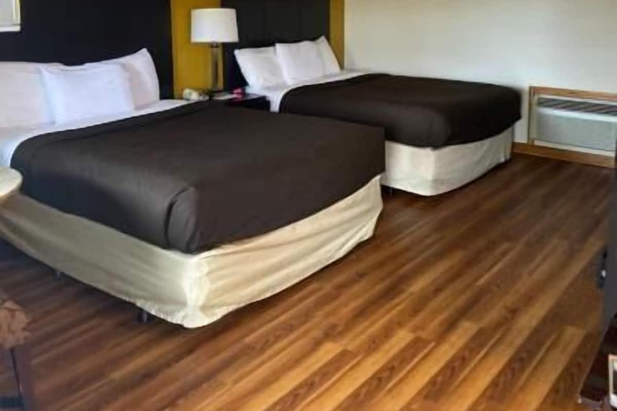 Premium bedding, in-room safe, desk, iron/ironing board