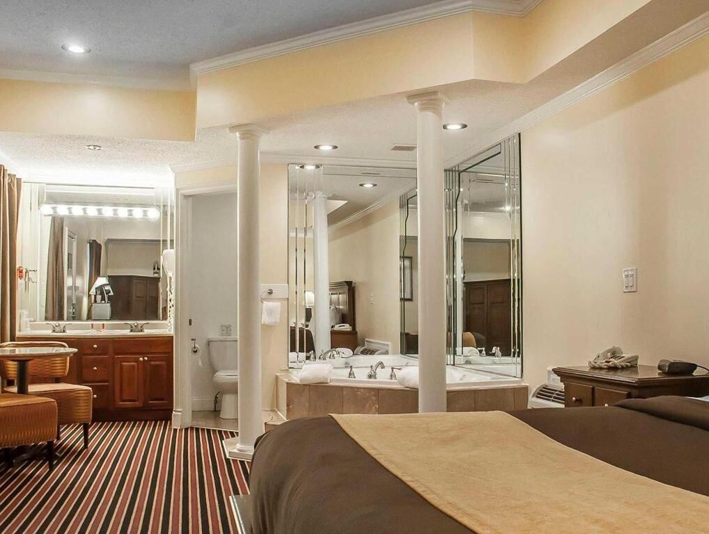 Premium bedding, in-room safe, desk, iron/ironing board