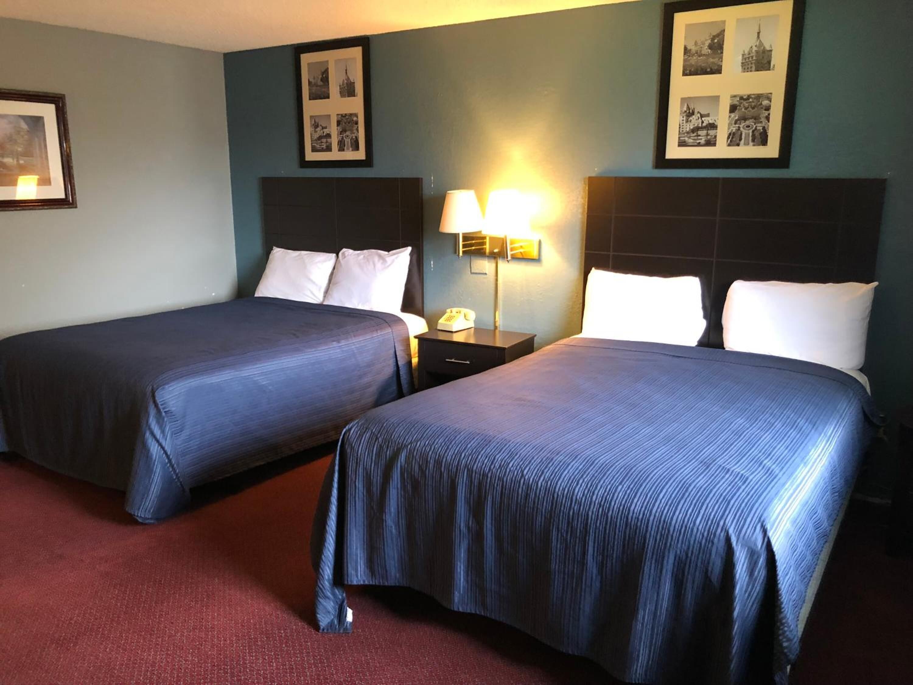 مكتب ومكواة/لوح كي وواي فاي مجانًا