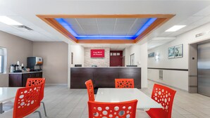 Reception - Red Roof Inn Johnstown (Johnstown)